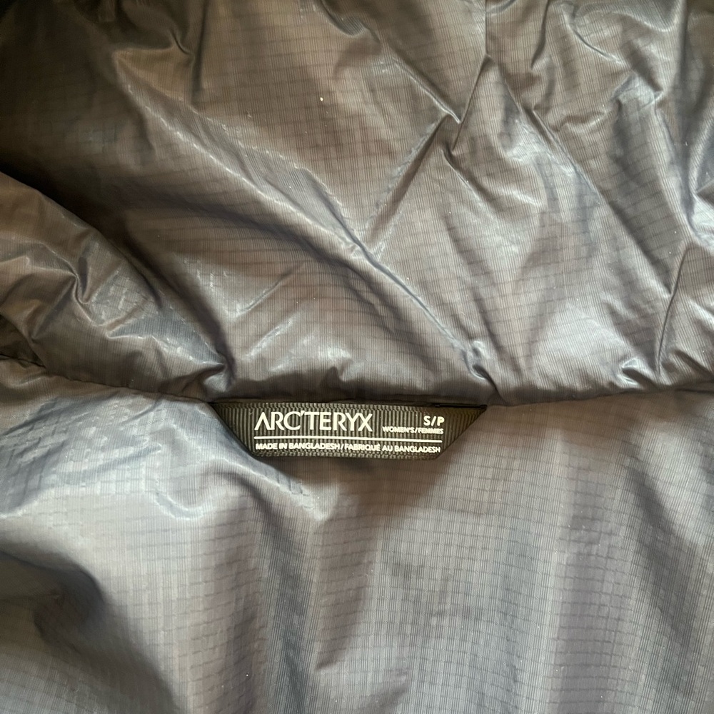 Arc'teryx Dark Navy Outdoor Jacket
NUCLEI FL JACKET WOMEN’S - Picture 3 of 5